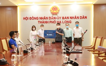 Văn Phú - Invest trao tặng 30.000 bộ xét nghiệm nhanh Covid-19 cho Hạ Long