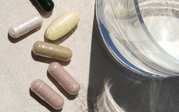 Bí quyết chọn viên uống vitamin tăng sức đề kháng cho từng loại da