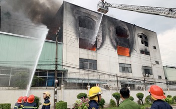 Vụ cháy dữ dội ở KCN Việt Hương 1, Bình Dương không gây thiệt hại về người