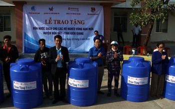 Tỉnh đoàn Kiên Giang vận động tặng bồn chứa nước sạch cho hộ nghèo