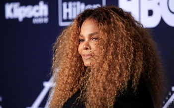 Áo khoác của Janet Jackson được bán với giá hơn 81.000 USD