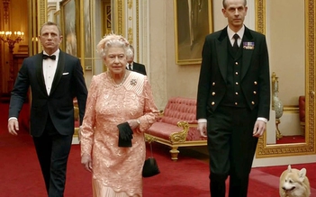 ‘James Bond’ Daniel Craig nói ‘rất may mắn’ khi được làm việc với Nữ hoàng Elizabeth II