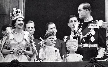 Những khoảnh khắc đời thường của Nữ hoàng Elizabeth II và gia đình