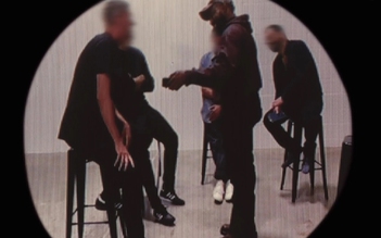 Kanye West đưa video khiêu dâm cho các giám đốc điều hành Adidas xem trong cuộc họp