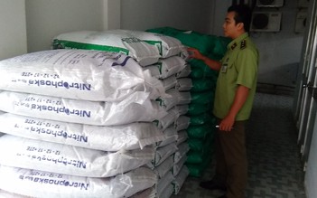 Vĩnh Long: Tạm giữ 5 tấn phân do nước ngoài sản xuất không chứng từ