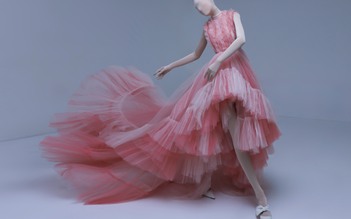 Ngắm những bộ đầm đẹp nhất trong sách ảnh thời trang sắp ra mắt của “nhà thiết kế công chúa” Nguyễn Minh Công