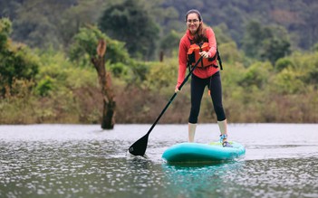 Á hậu Hoàng My đi tour “du lịch mùa lũ” ngắm thiên đường thiên nhiên Quảng Bình