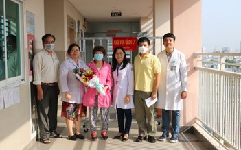 Vợ của bệnh nhân người Trung Quốc nhiễm virus Corona đến Bệnh viện Chợ Rẫy chăm chồng