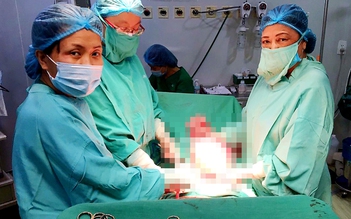 Nhiều phụ nữ mắc khối u khổng lồ trong bụng do chủ quan