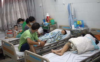 TP.HCM: 29 học sinh tiểu học nhập viện nghi do ngộ độc thực phẩm