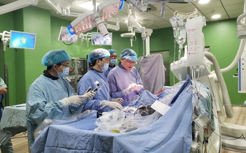 BV Đà Nẵng truyền hình trực tiếp 4 ca phẫu thuật tim mạch từ phòng mổ Hybrid