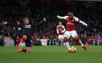 Trước 'đại chiến' Arsenal - M.U: Lacazette nghỉ, Alexis Sanchez 50/50