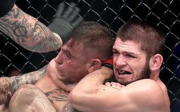 Võ sĩ UFC Khabib Nurmagomedov hạ gục đối thủ ngay lần trở lại