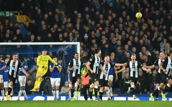 Trong 102 giây ghi 2 bàn, Newcastle lập kỷ lục Ngoại hạng Anh