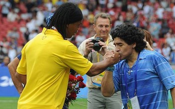 Diego Maradona: 'Ronaldinho không phải là tên tội phạm'