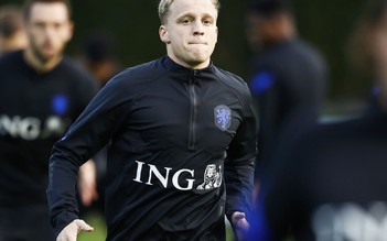 Hàng loạt phi vụ chuyển nhượng: Van de Beek đến Everton, Tottenham sở hữu 2 ngôi sao