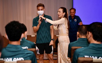 Nữ trưởng đoàn Nualphan Lamsam giao mục tiêu tuyển Thái Lan thắng 2 trận giao hữu