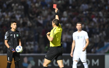 CĐV đội chủ nhà U.23 Uzbekistan gây bạo loạn sau chiếc thẻ đỏ của thủ môn Nematov