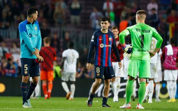 Barcelona không sa thải HLV Xavi sau cú sốc thua Bayern Munich tại Champions League