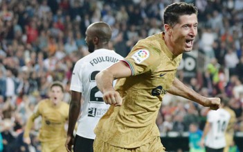 Barcelona nhọc nhằn đánh bại Valencia nhờ bàn thắng phút bù giờ của Lewandowski