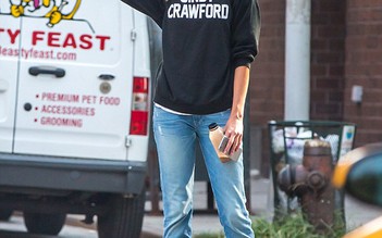 Người mẫu cao nhất Hollywood Karlie Kloss duyên dáng không thể tả khi mặc áo chui đầu