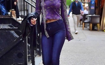 Siêu mẫu Bella Hadid thu hút đầy bất ngờ với quần ống loe bằng denim