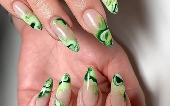 Nail vân đá là công thức làm móng của những quý cô cổ điển ưa phá cách