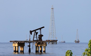 Giá xăng dầu hôm nay 18.5.2022: Dầu thô WTI của Mỹ đắt hơn dầu Brent 2 USD