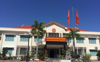 Chủ tịch H.Hàm Thuận Bắc 'thăng quan' con rể sai pháp luật