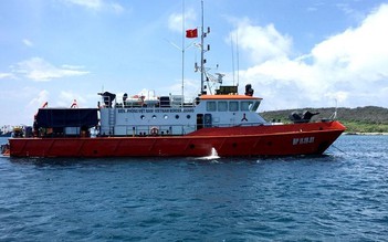 Vụ tàu cá Bình Thuận mất tích: Tàu cảnh sát biển và máy bay tiếp cận 4 ngư dân vừa được cứu sống
