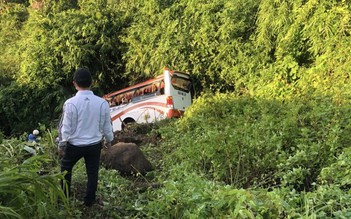Tai nạn Bình Thuận: Xe khách bị lật ngay chân đèo Đại Ninh, 20 người bị thương