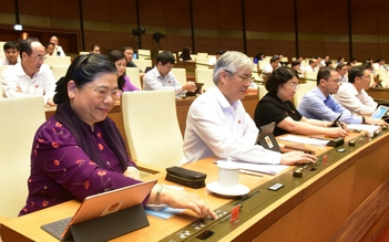 Quốc hội đồng ý cho Hà Nội tự đặt ra phí mới chưa có trong luật