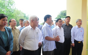 Ông Trần Cẩm Tú kiểm tra, giám sát công tác tổ chức bầu cử tại Bình Phước