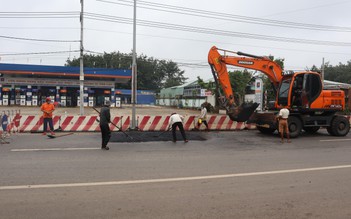 Bình Phước: Sửa chữa, vá dặm các ổ gà để người dân về quê an toàn