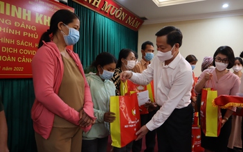 Phó thủ tướng Lê Minh Khái thăm, tặng quà tết cho người nghèo tại Bình Phước