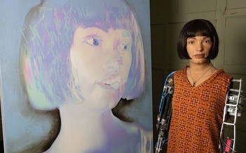 Nữ họa sĩ robot đầu tiên trên thế giới mở triển lãm chân dung tự họa