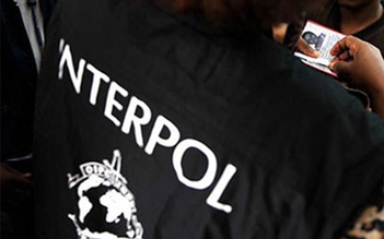 Bắt tên cướp bị Interpol truy nã