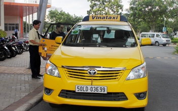 Vrada đang nạp tặng miễn phí điện thoại cho khách đi taxi