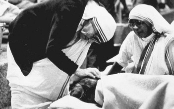 Mẹ Teresa được phong thánh