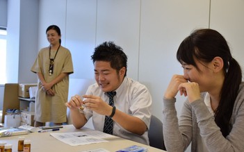 Các công ty Nhật cho nhân viên 'khám phá' mùi hôi cơ thể