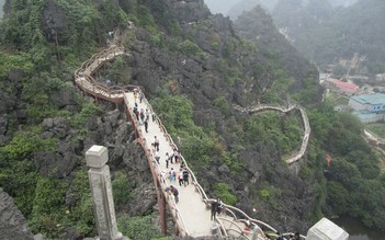 Xây cầu xuyên lõi di sản Tràng An: Nguy cơ bị UNESCO 'thổi còi'
