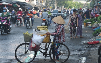 Người bán hàng rong vật lộn mưu sinh thời đại dịch Covid-19