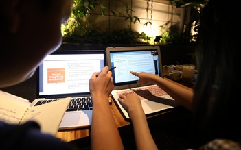 Học trực tuyến thử thách du học sinh mắc kẹt ở Việt Nam