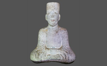 Bí ẩn những kiệt tác bảo vật quốc gia: Bức tượng phật tử - hoàng đế Mạc Đăng Dung