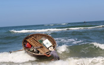 Làng chài nghèo mưu sinh: Không chỗ... 'treo hồn'