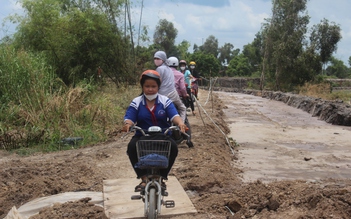 Nơi học trò 'thèm' một cây cầu