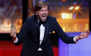 Ruben Östlund nhận giải Cành cọ vàng thứ hai với 'Triangle of Sadness'