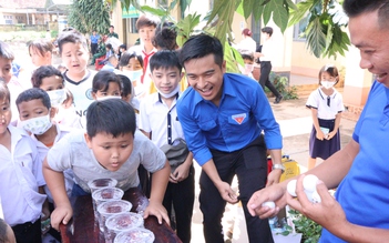 Nhiều công trình “Vì đàn em thân yêu”