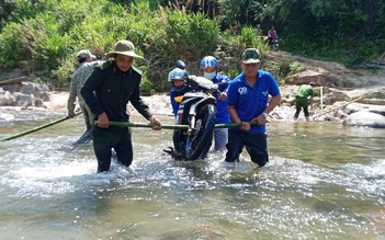 Lên 'cổng trời' xây nhà giúp dân