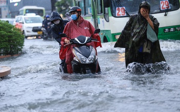 Nỗi khổ của sinh viên trong mùa mưa ngập